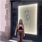 soy muy alegre y estoy apunto de hacer Filología Catalana en la Universidad